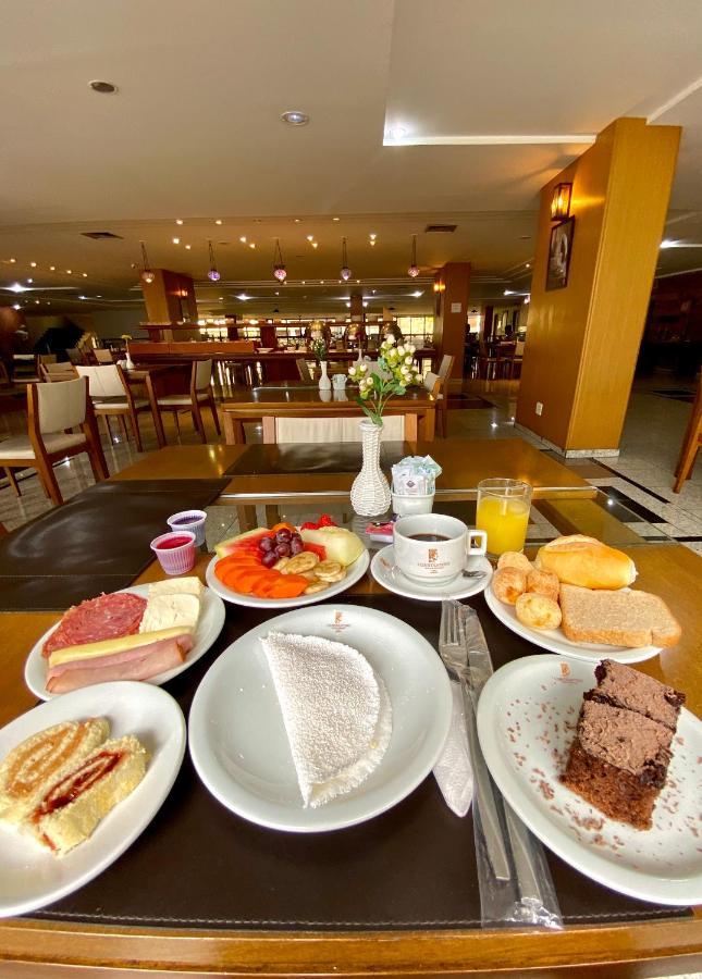 Constantino Hotel E Eventos Juiz de Fora Zewnętrze zdjęcie A typical Brazilian breakfast