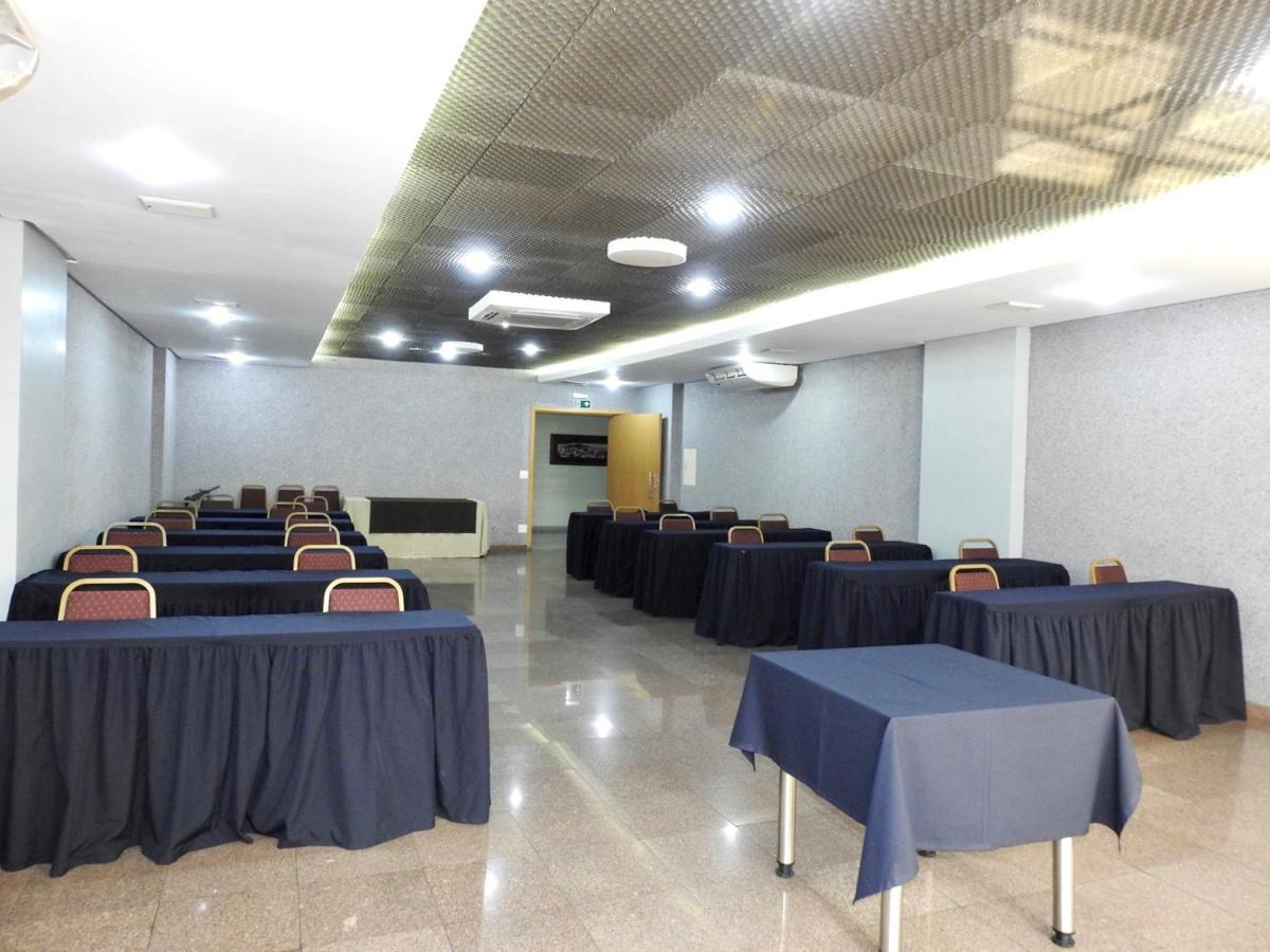 Constantino Hotel E Eventos Juiz de Fora Zewnętrze zdjęcie A conference room at the hotel