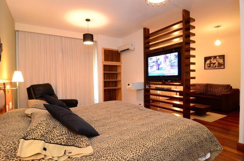 Constantino Hotel E Eventos Juiz de Fora Zewnętrze zdjęcie A bedroom with a television